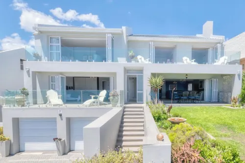 Luxury villa with ocean views in De Kelders Hotel a De Kelders