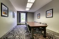 Hampton Inn Rolla - parking