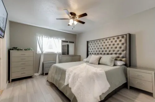 4-bedroom-20 minutes from Airport & Riverwalk Space for everyone bring them all! 키르비 호텔