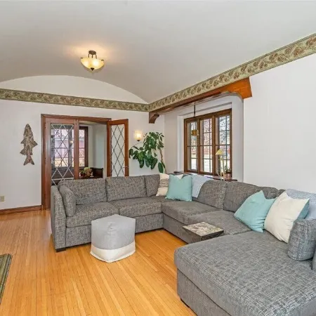 Historic Tudor Cottage - Cute 3 Bedroom Home