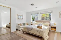 Quiet Mountain Home with Stunning Views near Universal Studios Hollywood