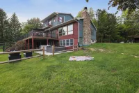 Unreal Mountain Views w/ Hot Tub Near Charming Jim Thorpe & Blue Mountain Skiing