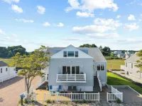 Seaside Sanctuary steps from Long Island Sound