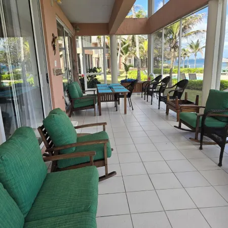 Northern Lights # 9 Spacious 3 Bd/3+ Bath Beachfront on Snorklers Paradise