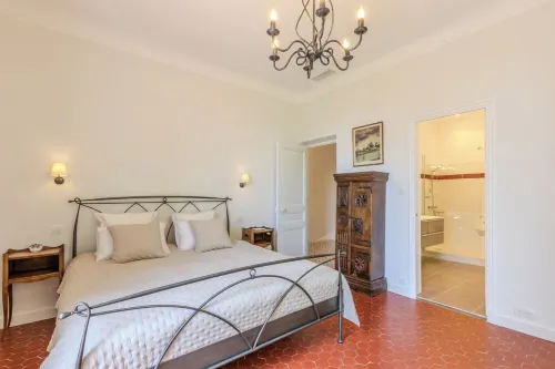 NEW!! Stunning villa with private pool close to Antibes centre