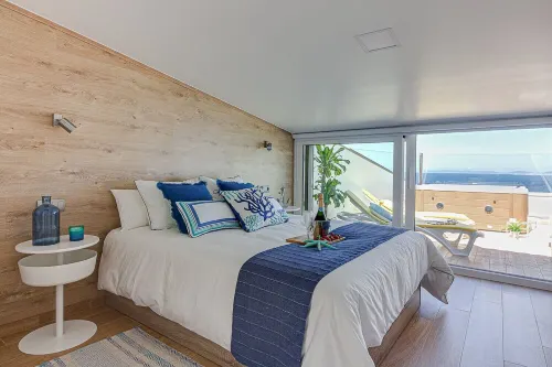 In Caión: Attic-Suite with 2 terraces and Jacuzzi on the seafront