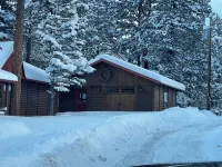 Cozy 2-bedroom cabin just 6 minutes to Bishop’s Castle or San Isabell lake.