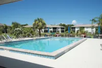 Renovated 2bed 2bath condo 2min to Fort Myers & Sanibel Beaches with WiFi, AC