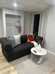 Charming lower level private entrance suite - Bungalows