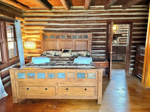 Charming 2-bedroom cabin in welcoming Chestertown with Lake Views and WiFi