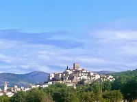 Cozy apartment with fireplace. فنادق في Castel di Ieri