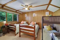 Hideout 4Br Retreat•Big Deck,Game Rm, Firepit,Fireplace•6Bikes•Kayaks•Golf•Pools