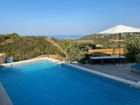 Grande Villa Familiale Récente Avec vue sur mer et Piscine Privée Hotels in Pietrosella