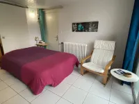 Beau Studio Accès Indépendant Dans Maison Hotels in Bouguenais