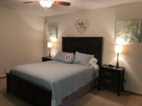 Spacious Lake View with Chef's Kitchen! Two minute walk to lake.