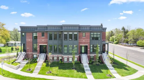 Upscale 4BR Townhome – Walk to Shops & The Monon!