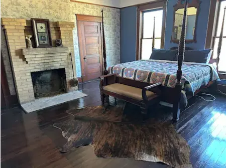 The Carriage Suite w/ Private Bathroom Отели в г. Маунт-Плезант