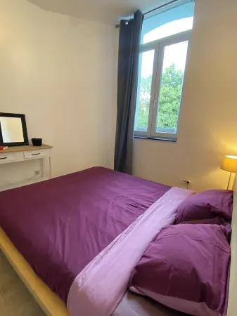 Bright & Renovated 1 Bedroom Apartment @Brussels St-Gilles Отели рядом со станцией Брюссель-Южная железнодорожная станция
