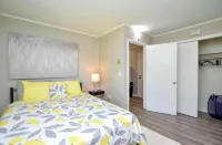 Cozy 1-bedroom condo in Burlington, pet friendly