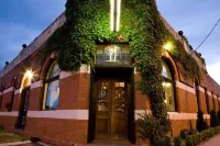 Daylesford Art Motel Отели в г. Дейлсфорд
