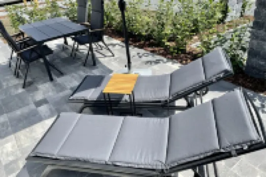 Lee-Modern newly built apartment near the beach *Wallbox*