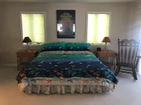 Charming WeeHaus with WiFi and AC at Lake Santeetlah close to Tail of the Dragon