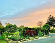 Your dream home! 3-bedroom house + guest house & pool in  Carpinteria.