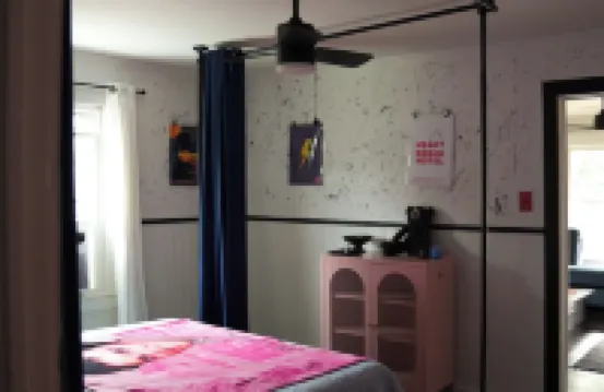 NEW DOWNTOWN TUPELO- HOUND DOG BUNGALOW -ROCK-N-ROLL themed 1BR 1B Shotgun style