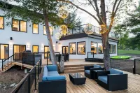 Spectacular Muskoka Lakehouse near Oastler Provincial Park and Rose Point Trail