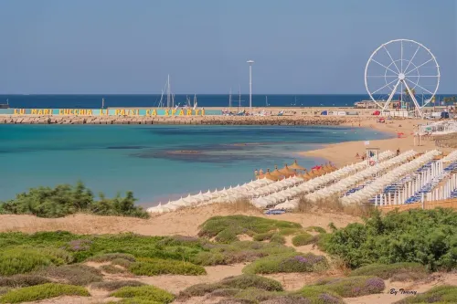 Apartment in beachfront residence