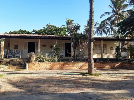 House in Praia do Coqueiro, facing the sea, close to the best tents.