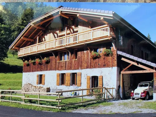 A cosy ancient farmhouse with a stunning view on the surrounding mountains