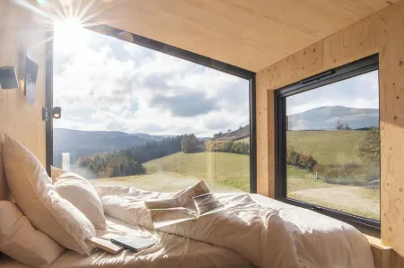 Quaint & cosy cabin tucked away in a private slice of Peak District countryside.