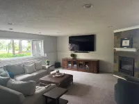 3M Golf  Immaculate Spacious 5-bedroom house in  Blaine.