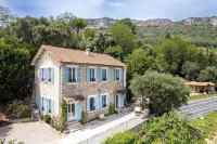 A historic flower farm turned into a stunning vacation home. Hotel a Vence