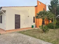 Donna Lopes, seaside cottage and pool