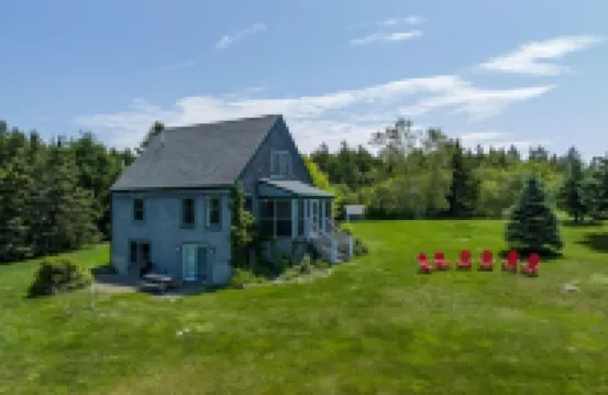 Charming 3-bedroom waterfront cottage in Tremont with spectacular sunsets.