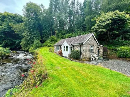 Riverside Cottage, Abergwynant (sleeps up to 3) - don't forget your binoculars!