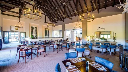 Luxury 3-bedroom house in welcoming Dullstroom with WiFi