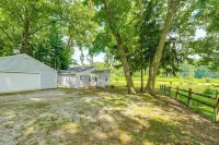 Cozy House on Meadowbrook Lake: Serene, Scenic! - Homestays