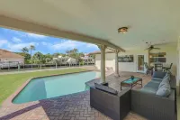 Dockside Waterfront 3-bedroom house, Plunge Pool, Chef's Kitchen in College Park