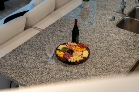 Luxury 3 bedroom House/ Designer Отели рядом с достопримечательностью «Deran Koligian Stadium»