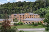 Best Western Plus Franciscan Square Inn and Suites Steubenville Hotels in Weirton