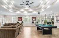 New! Lux Mansion, 5 BR 4 BA, Heated Pool, Sleeps 12+