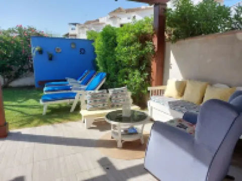 Precioso chalet frente al mar y cerca de campos de golf