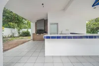 apartment in a quiet area with access to the beach