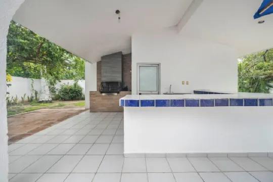 apartment in a quiet area with access to the beach