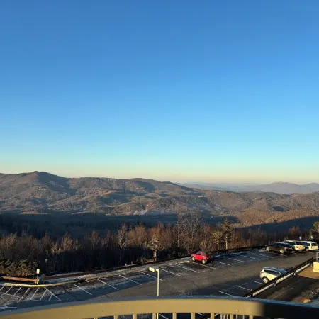 Charming 2-Bedroom Condo at the Breathtaking Sugar Top Mountain Resort