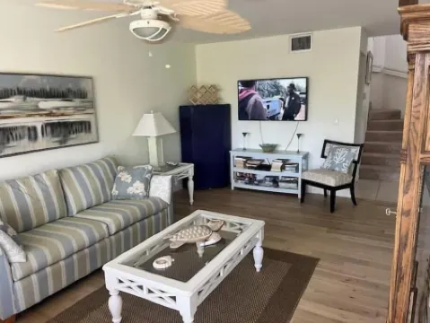 Charming 2-bedroom condo with AC, WiFi in serene Bokeelia FL.With boat slip