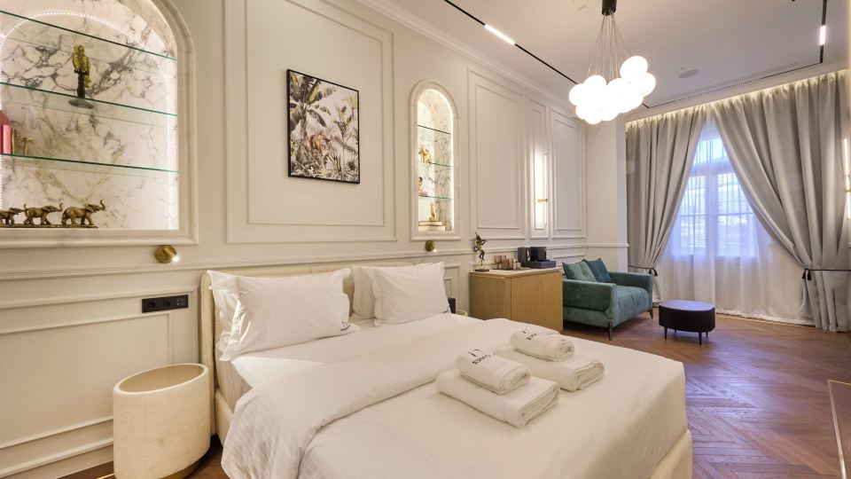 Ermou 99 Intelligent Private Suites